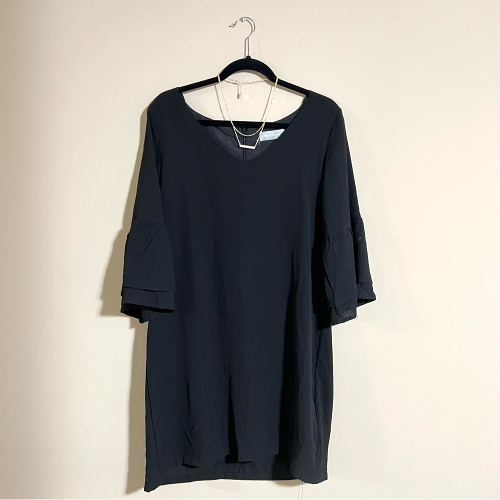 Knee-Length Dress in Black - L